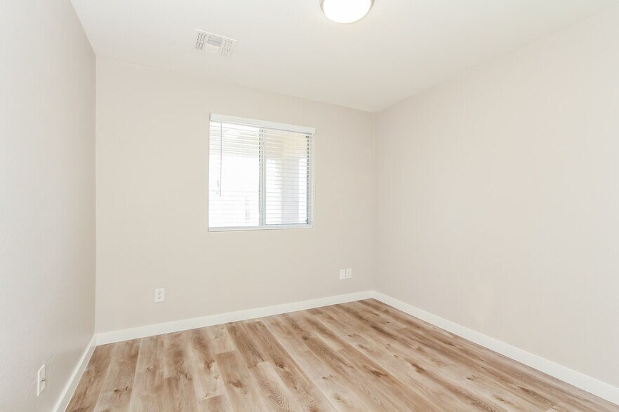 Building Photo - 6628 W Monroe St