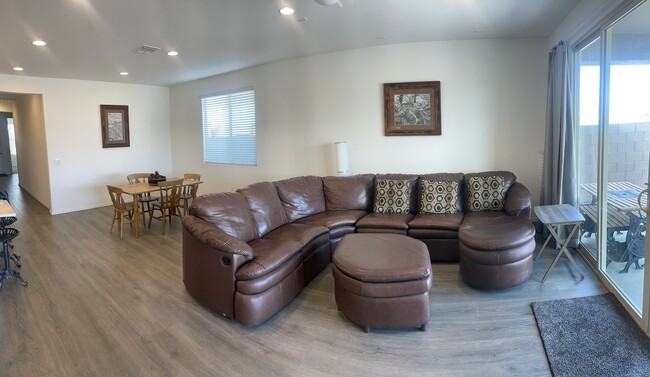 Living / dining area - 11797 E Becker Dr