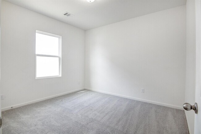 Building Photo - 5002 Highland Spgs Dr