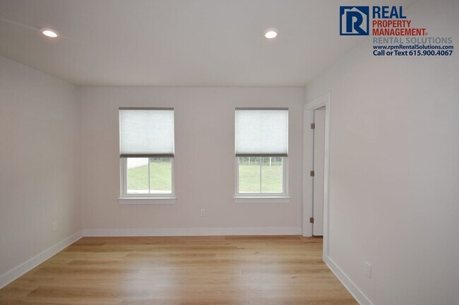 Building Photo - Luxury 4 bd 3.5 bath with office, bonus ro...