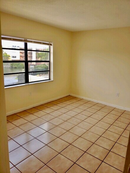 MASTER BED - 1335 W 68th St