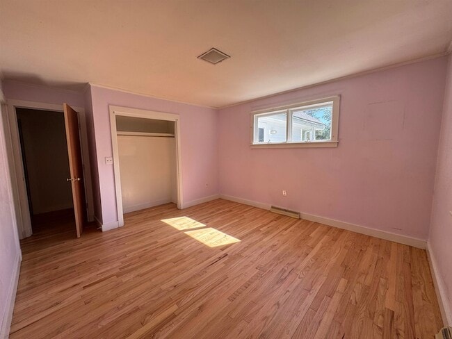 Building Photo - 473 Hapgood Pond Rd