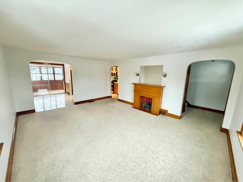 Building Photo - 970 Trapelo Rd