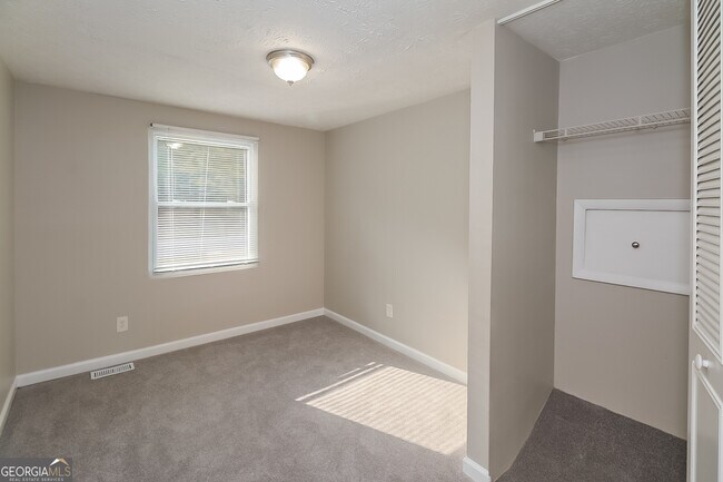Building Photo - 7180 Buck Creek Dr