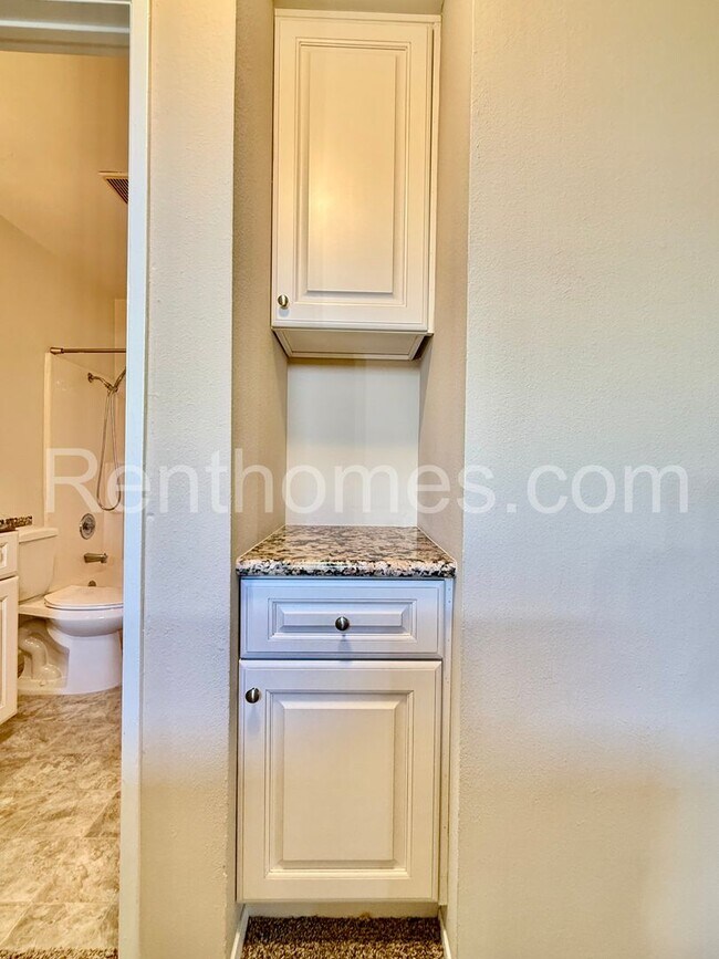 Building Photo - 13534 Longfellow Ln