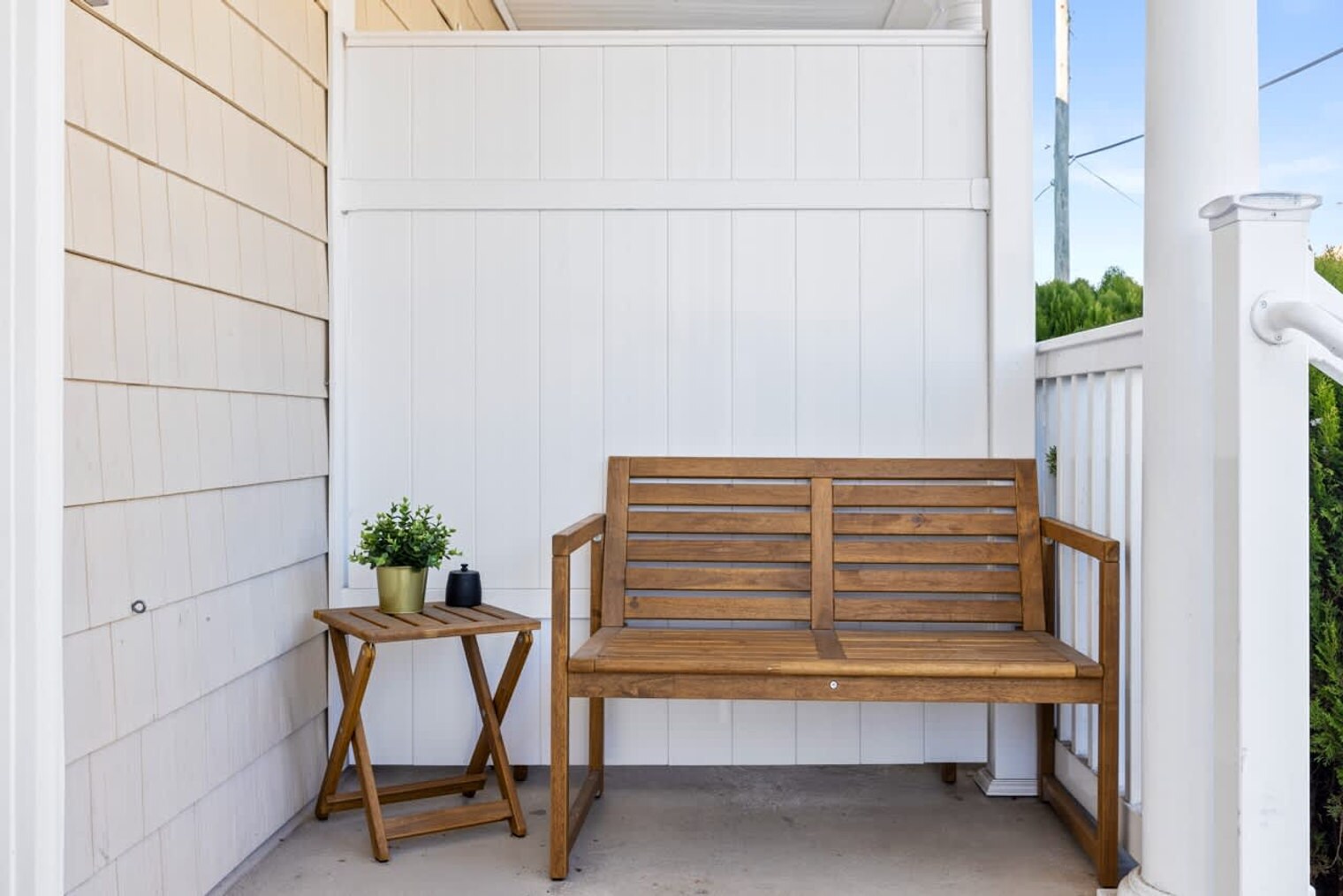 Building Photo - 142 E Youngs Ave