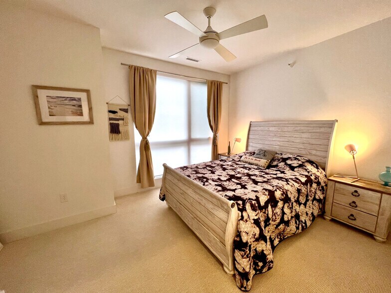 Building Photo - Room in Townhome on New Bern Ave