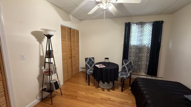 Building Photo - Gorgeous 1.5 bed with great location in Newton available NOW!