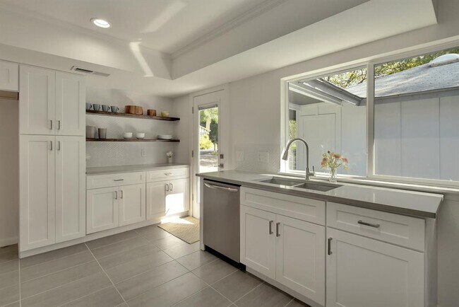 Building Photo - 7204 Hartnell Dr