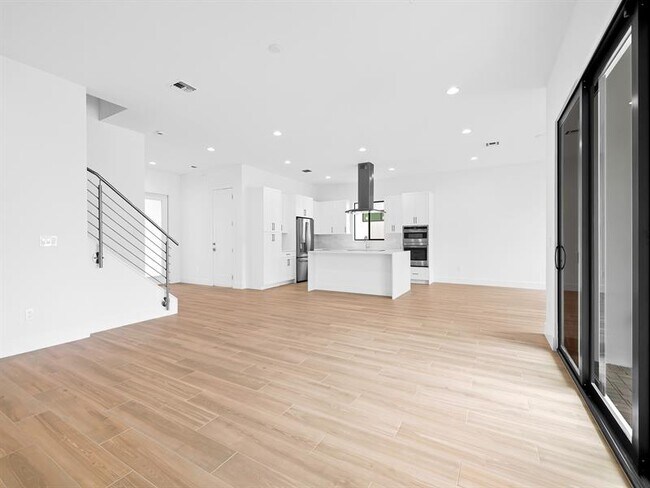 Building Photo - 1446 SW 23rd St