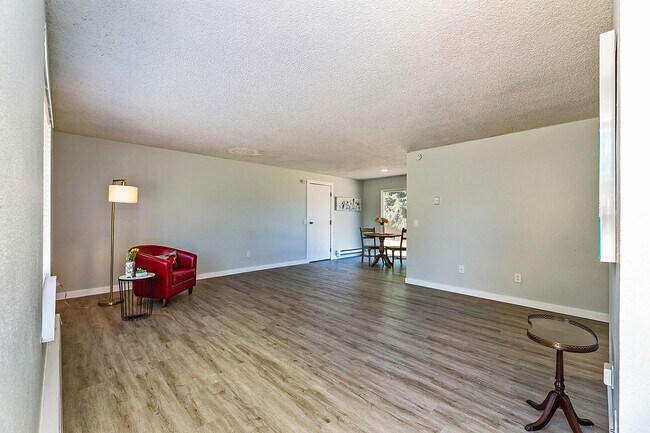 Building Photo - READY SET MOVE!!! GREAT PRICE & LOCATION - Darling Rambler in Olympia