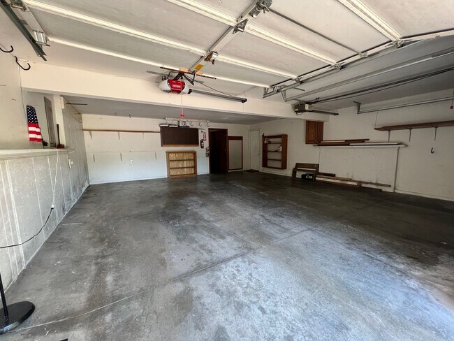 Building Photo - Great Home in Tatarrax Hills Neighborhood ...