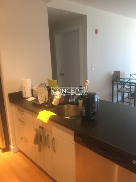 Building Photo - 601 Albany St