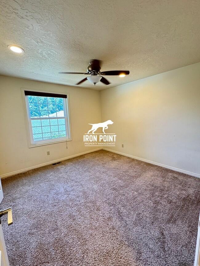 Building Photo - 4 bedroom home in East Boise, close to Bar...