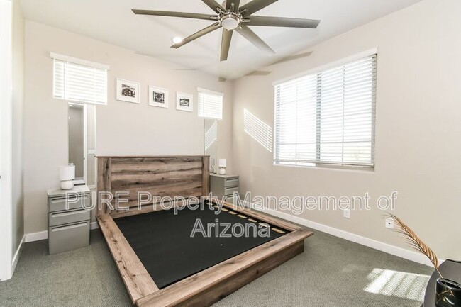 Building Photo - 513 E Yellowstone Pl