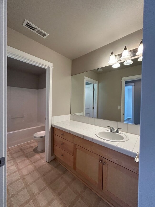 Building Photo - MOVE IN SPECIAL!   4 Bedroom / 2.5 Bathroo...