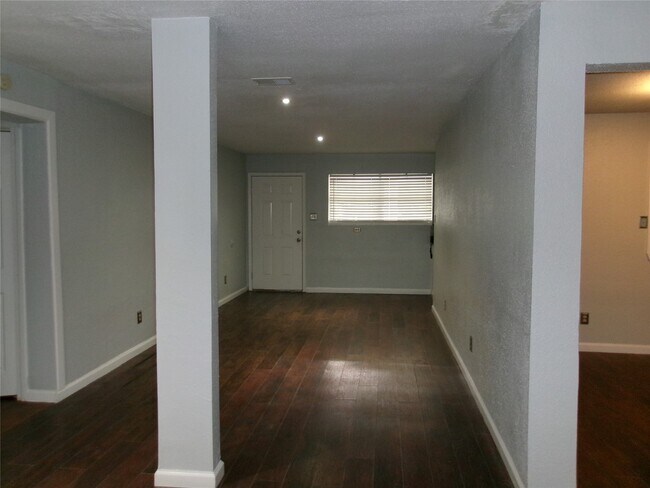 Building Photo - 781 Country Pl Dr
