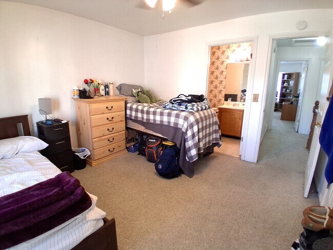 Building Photo - 565 N 300 E