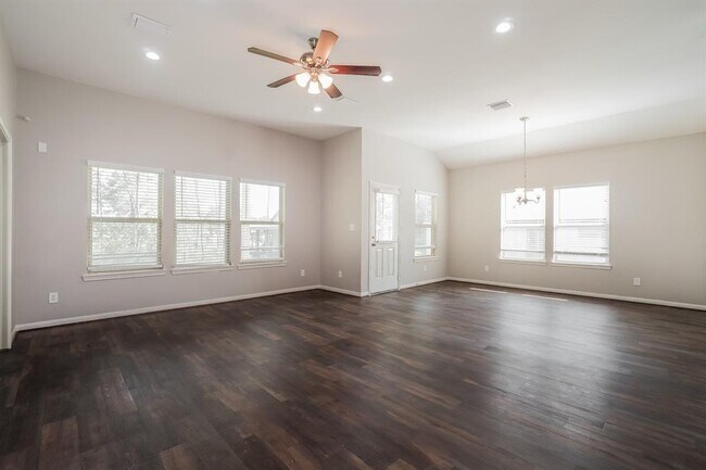 Building Photo - 1204 Chateau Woods Pkwy Dr