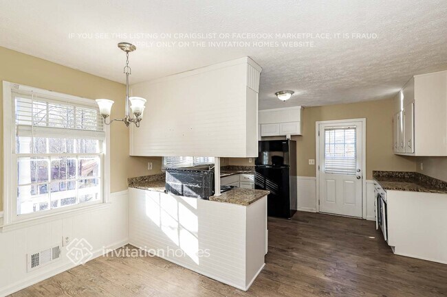 Building Photo - 5281 Shallow Wood Ln