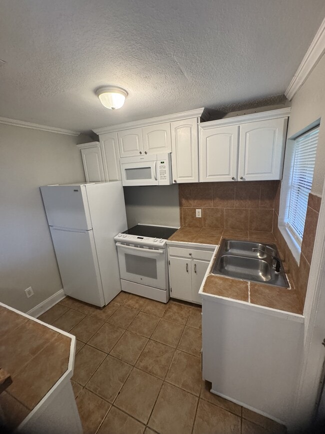 Primary Photo - 2802 Southwood Dr