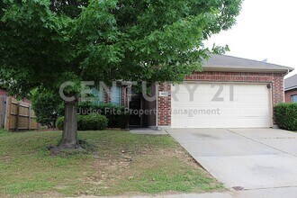 Building Photo - Updated 4/2/2 in Marine Creek Estates For ...