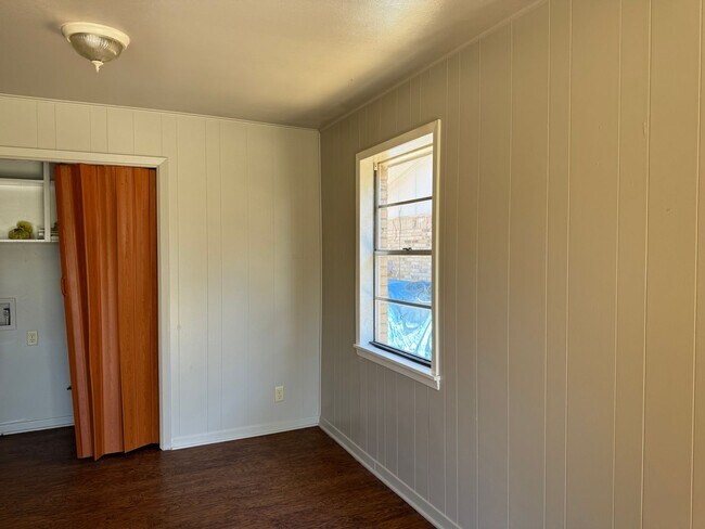 Building Photo - 616 Jeanette Ave