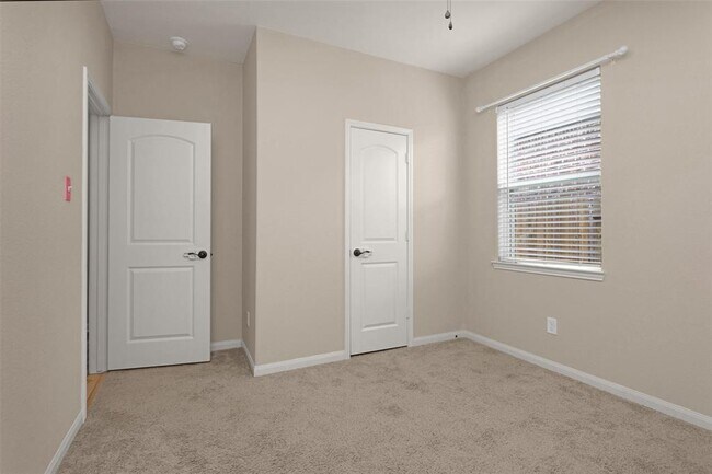 Building Photo - 8858 Oval Glass St