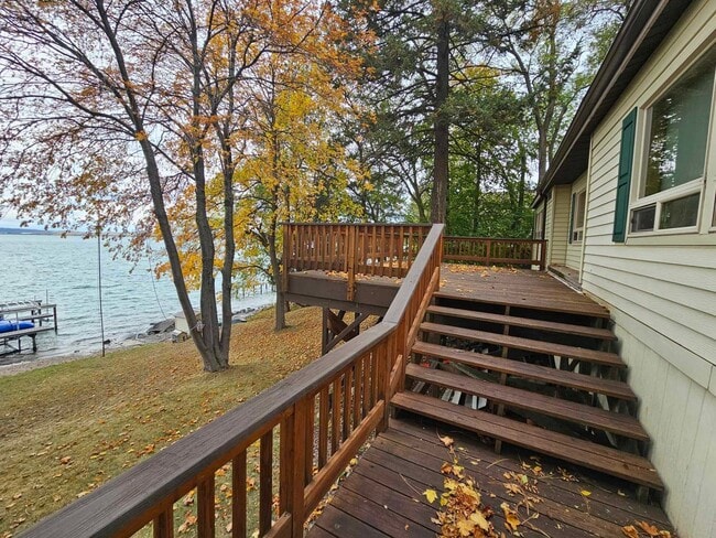 Building Photo - Lake front on Kings Point-Winter Rental On...