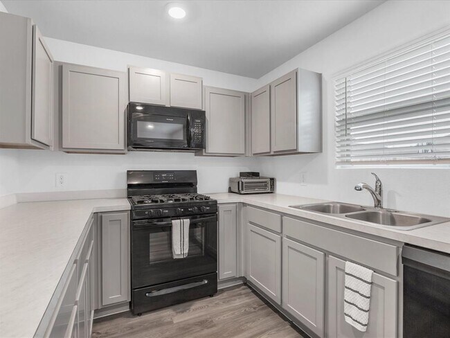 Building Photo - 1202 Silver Fir Ct