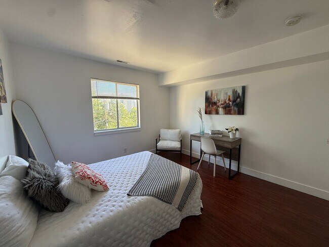 Building Photo - 68 E 200 S