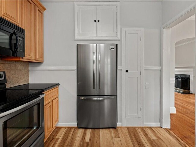 Building Photo - 4416 Bromley Ln