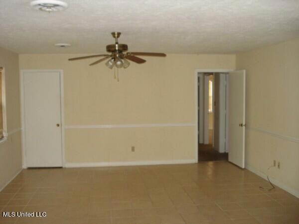 Building Photo - 5301 Ridgewood Rd