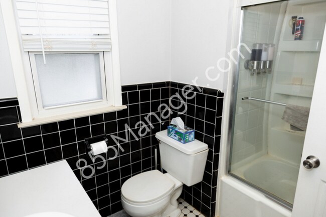 Building Photo - Charming Ranch Home: 3 Bed, 2.5 Bath in Wa...