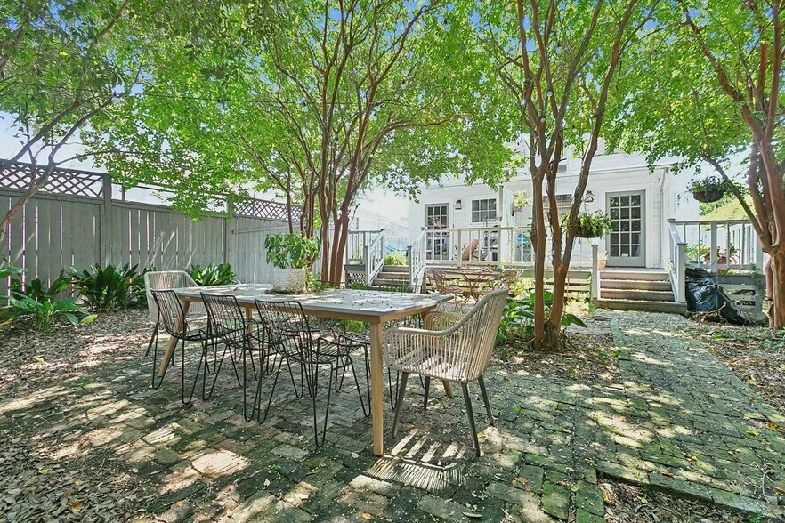 Building Photo - 719 Philip St