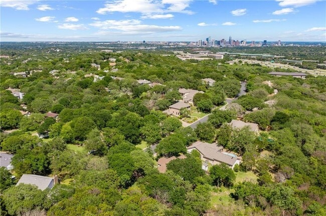 Building Photo - 1910 Holly Hill Dr
