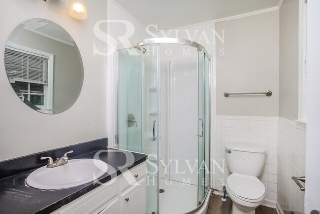 Building Photo - Cozy 3 BR 2 BA Home