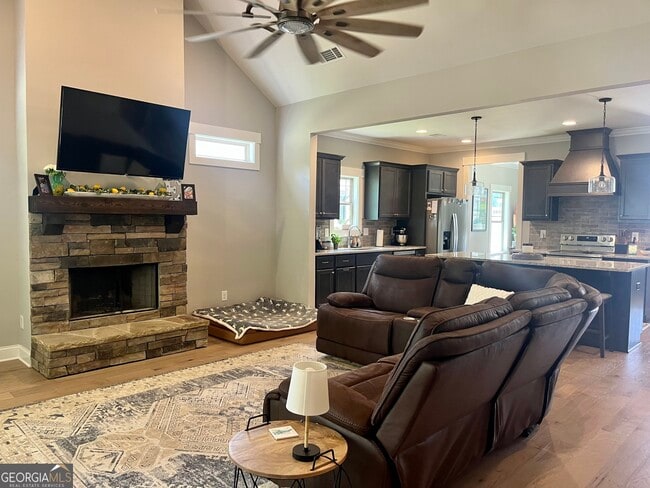 Building Photo - 1180 Legend Dr