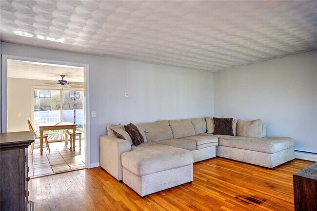 Building Photo - 138 Youngs Ave