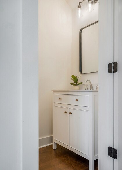 Building Photo - 211 S High St