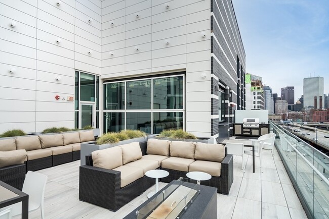 Building Photo - 40 Traveler St