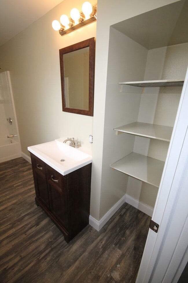 Building Photo - 27 E Duncan St