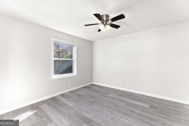Building Photo - 121 Mark Twain Cir