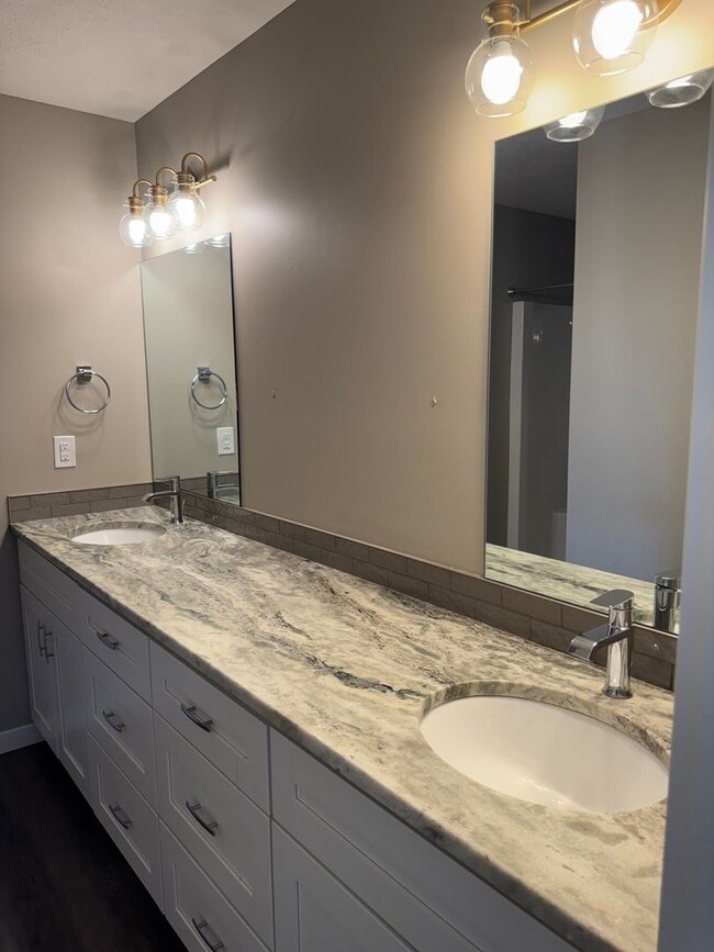 Building Photo - Spacious 4-Bedroom Townhome in Norris Scho...