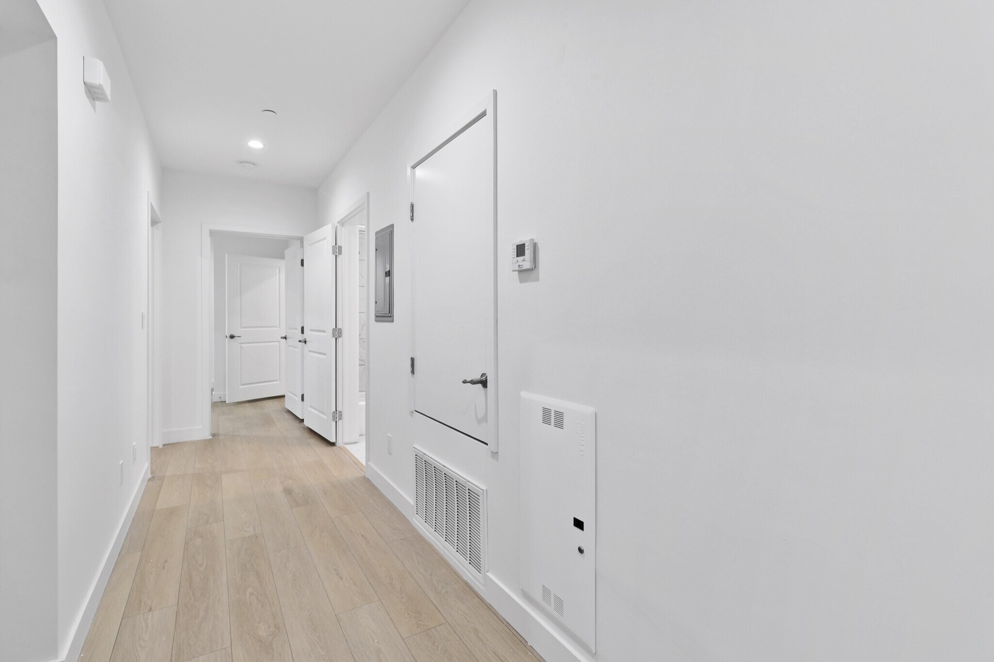 Building Photo - 10609 S Inglewood Ave