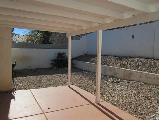 Building Photo - SHOWINGS AVAILABLE NOW