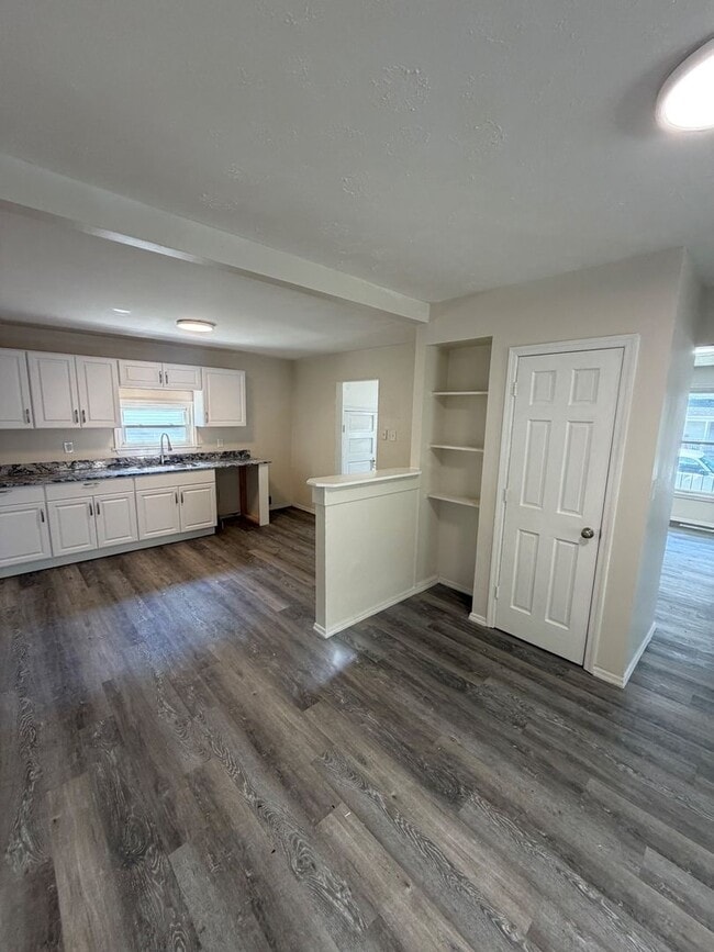 Building Photo - Fully Renovated 3BR Home