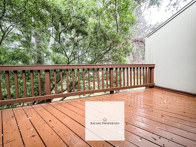 Building Photo - Townhouse available on Lake Hartwell—comes with a water view!