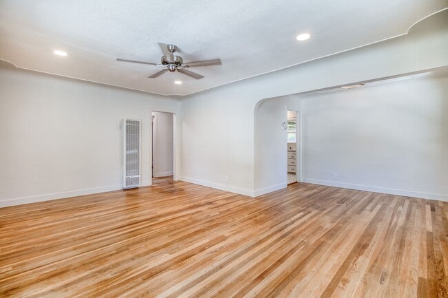 Building Photo - Remodeled La Loma Bungalow!