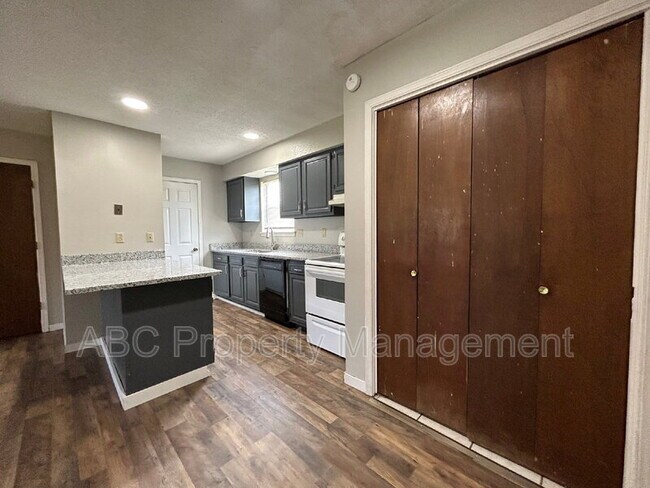 Building Photo - 1603 Juniper Cir
